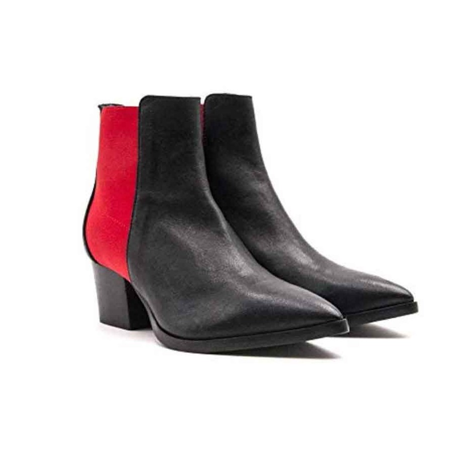 Lemarè tronchetto donna in pelle nera con borchie frontali chiusa con zip