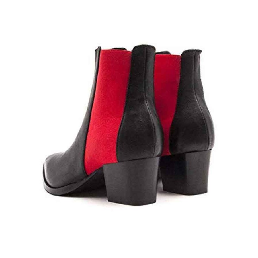 Lemarè tronchetto donna in pelle nera con borchie frontali chiusa con zip