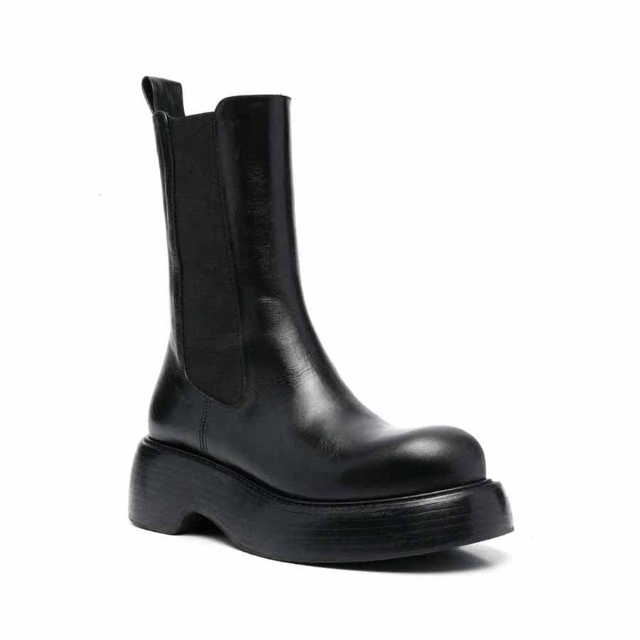 Paloma Barceló Marlon beatles boot