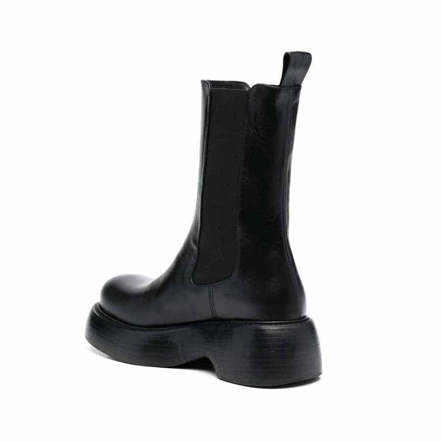 Paloma Barceló Marlon beatles boot