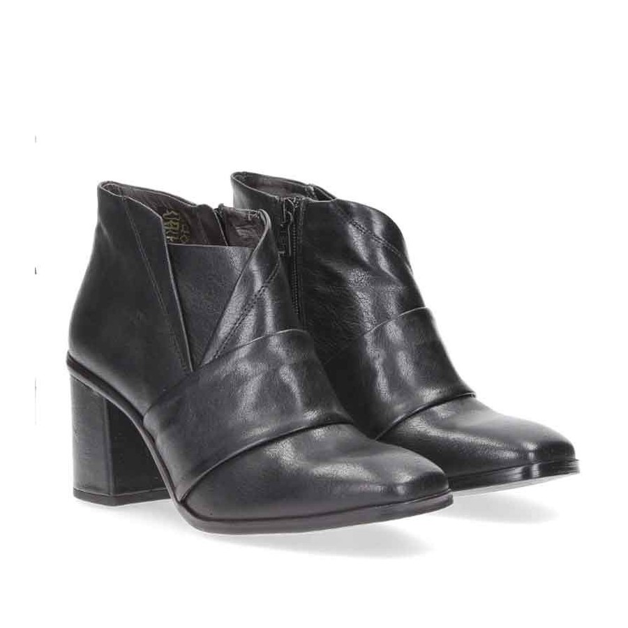 Mjus stivaletti con tacco vitello nero