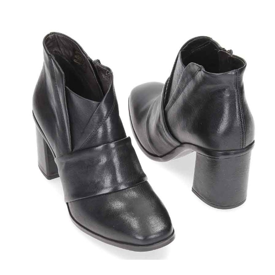 Mjus stivaletti con tacco vitello nero