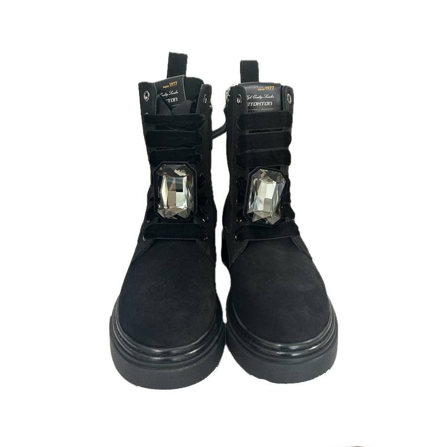 Amphibian Chelsea in black suede