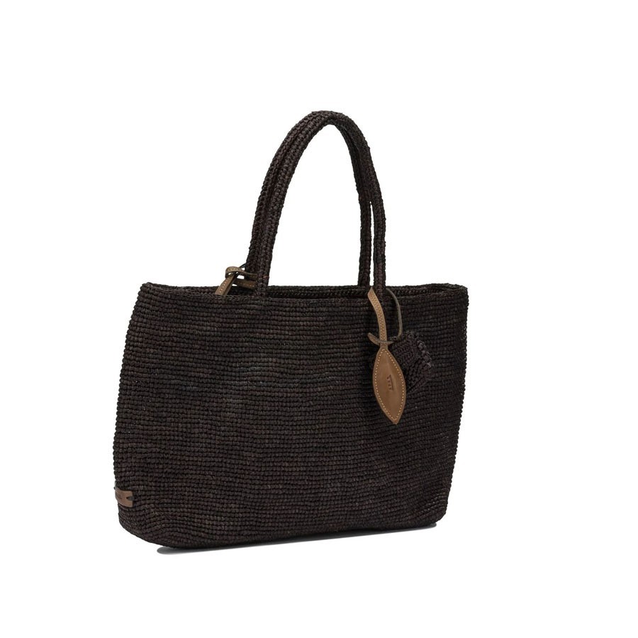 Afar shopping in raffia ALMA