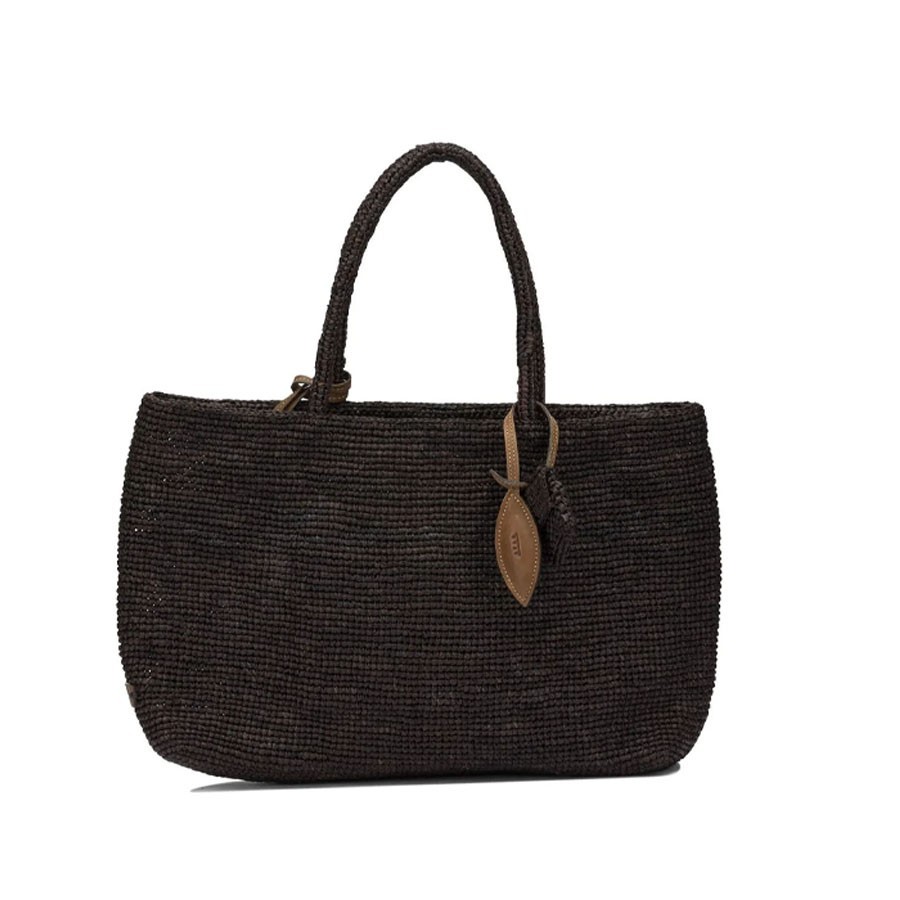 afar-shopping-in-raffia-alma