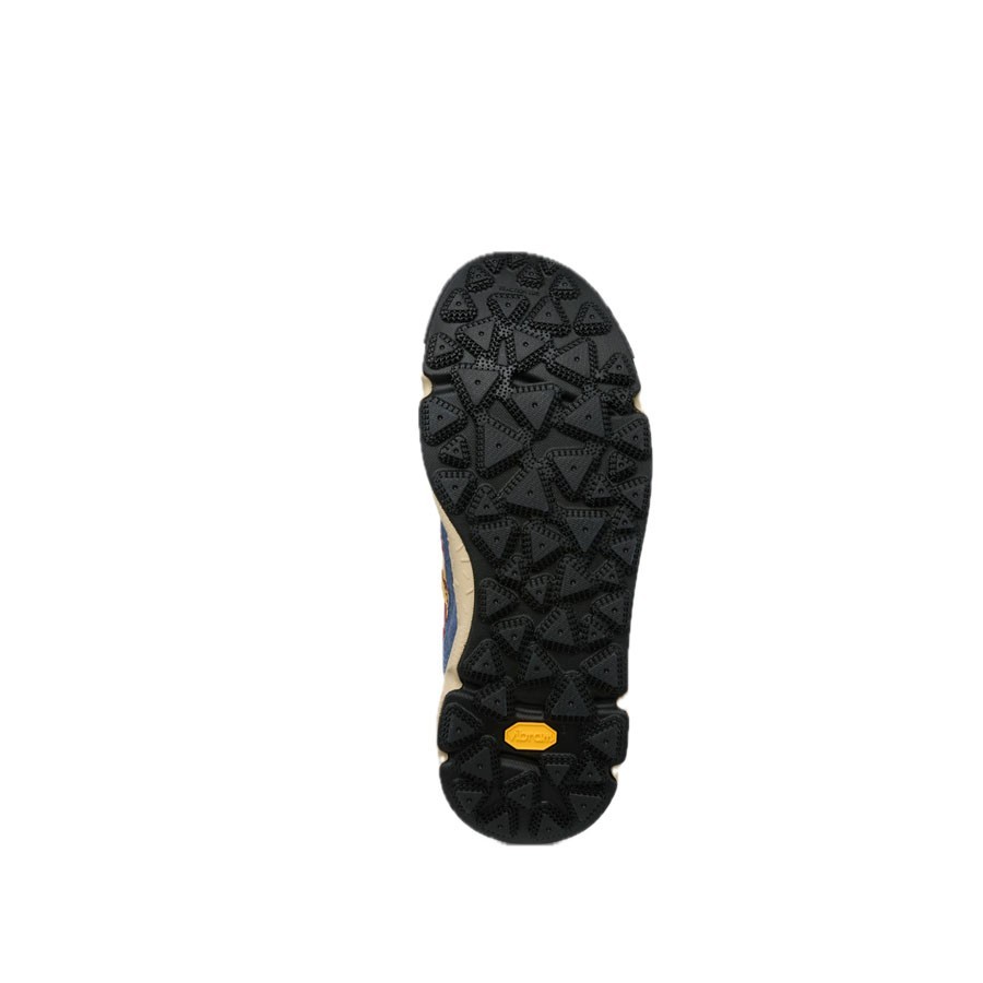 flower-mountain-yiwano-2-uni-waterproof-brown-dark-grey
