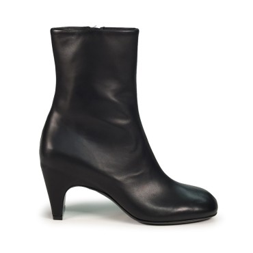 Vic Matiè Edge ankle boot in black leather